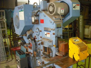 5点複合機　材料切断機