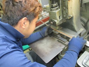 2tプレス機　穴あけ
